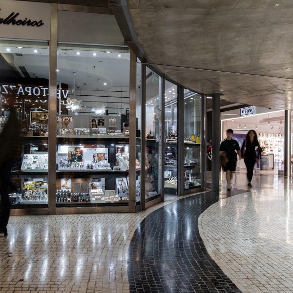 Entrada lateral loja