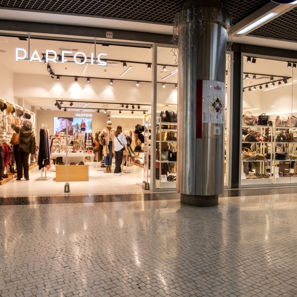 Entrada lateral loja