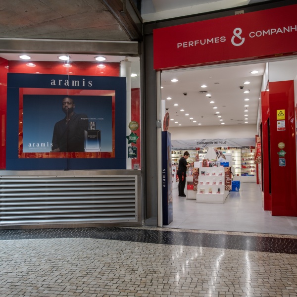 Entrada lateral loja